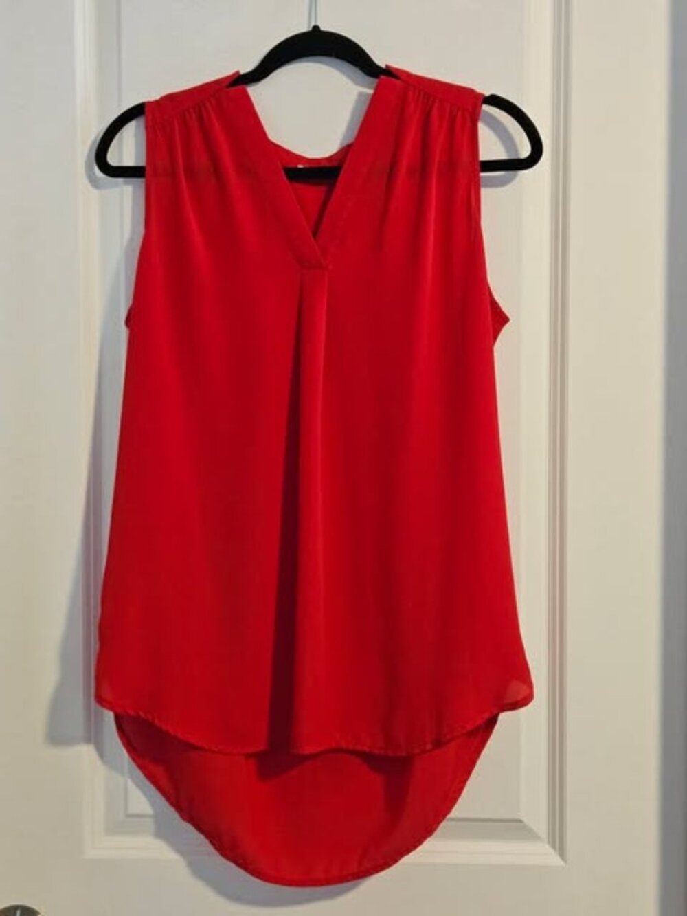 Pleione Red Sleeveless Blouse Size M Flowy V-Neck High Low Hem